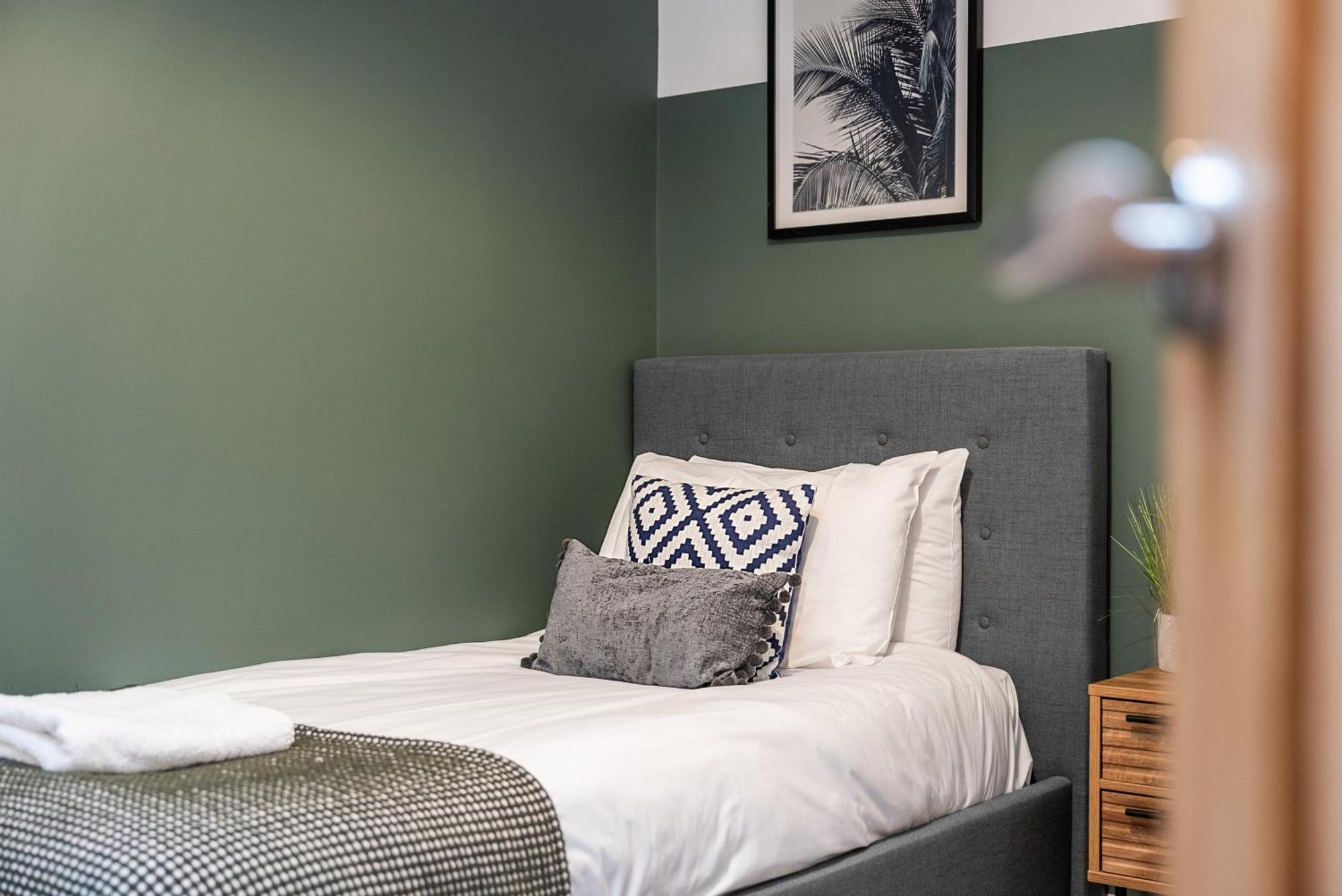 Glevum Lodge - 2 Bedroom Town Centre Apartment Cirencester Εξωτερικό φωτογραφία